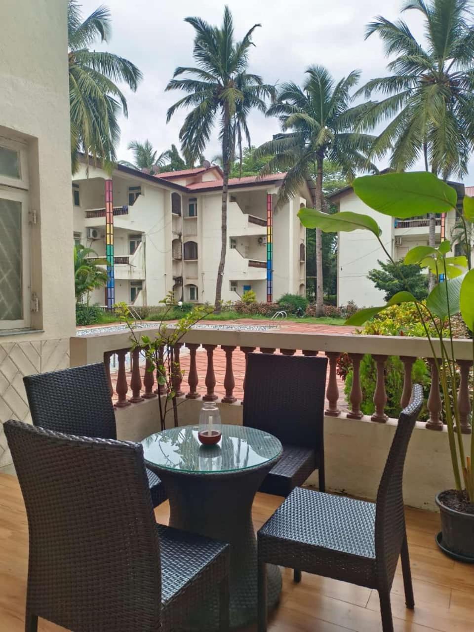 Poolside - Bliss By The Pool Candolim Goa Apartment Candolim