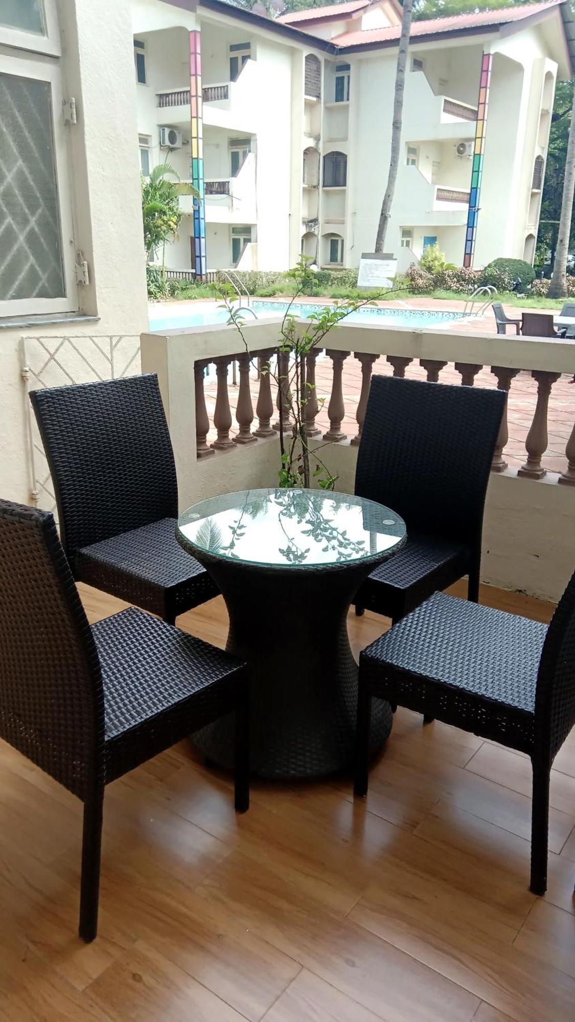 Poolside - Bliss By The Pool Candolim Goa *